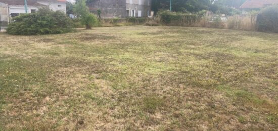 Terrain à bâtir à Saint-Seurin-sur-l'Isle, Nouvelle-Aquitaine