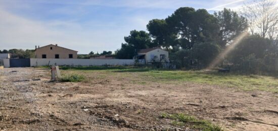 Terrain à bâtir à La Fare-les-Oliviers, Provence-Alpes-Côte d'Azur