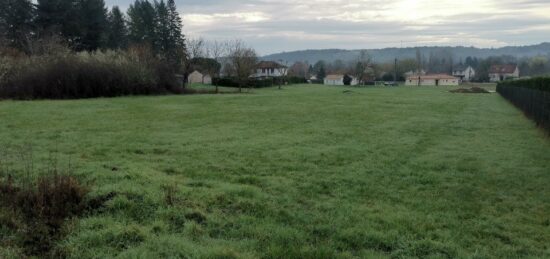 Terrain à bâtir à Savignac-les-Églises, Nouvelle-Aquitaine